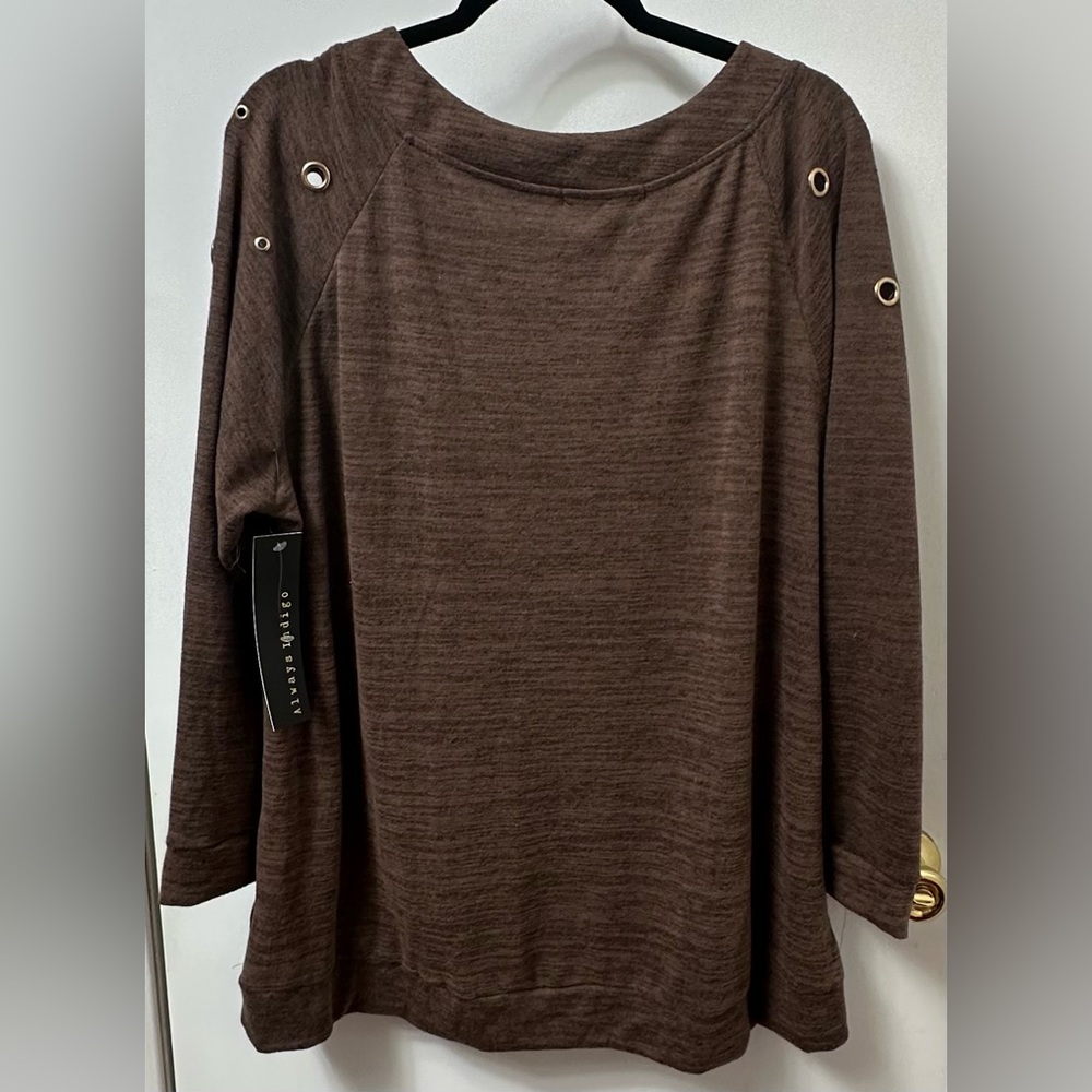 Always Indigo Women's Brown Zipper Detail Top
NWT. Smoke free home - Picture 2 of 2